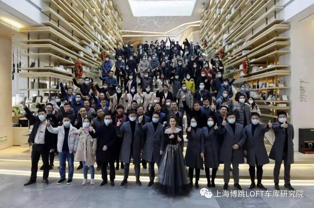 襄阳全国一百多人在华侨城汉口道6号参观研讨LOFT专利车库技术！